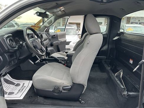 Used 2017 Toyota Tacoma SR image 31