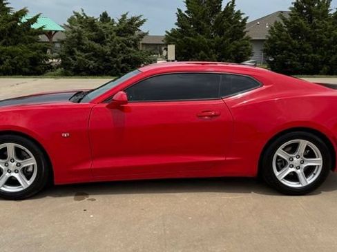 Used 2017 Chevrolet Camaro LT RWD image 3