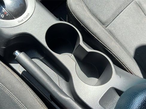 Used 2017 Hyundai Veloster Value Edition image 32