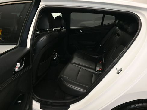 Used 2021 Kia Stinger GT-Line image 31