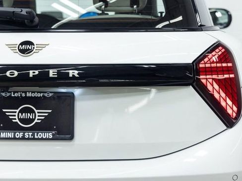 Used 2025 MINI Cooper 2-Door Hardtop image 11