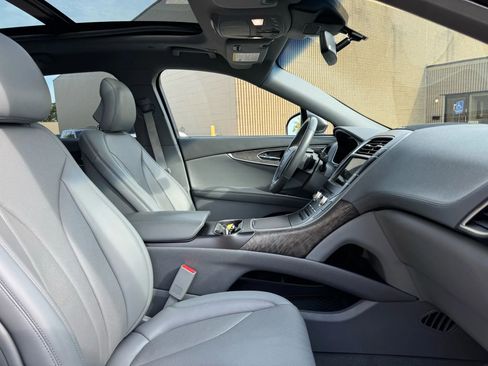 Used 2019 Lincoln Nautilus Reserve image 25