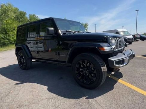 Used 2025 Jeep Wrangler Unlimited Sahara w/ Safety Group AWD/4WD image 2