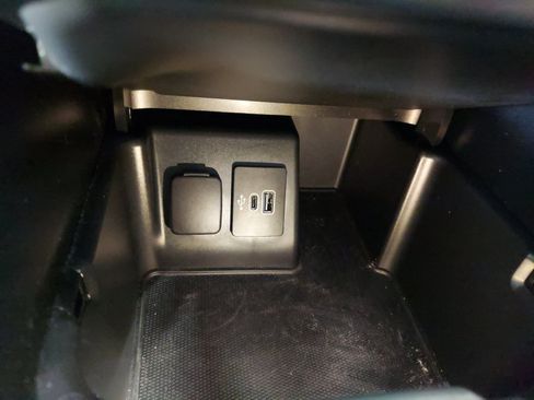 Used 2025 Ford Explorer Active RWD image 21