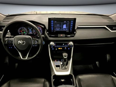 Used 2021 Toyota RAV4 XLE Premium image 7