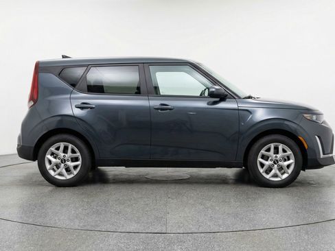 Used 2025 Kia Soul LX w/ LX Technology Package image 11