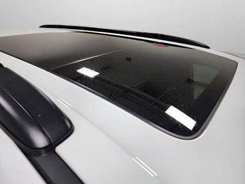 Used 2022 Chrysler Pacifica Limited AWD/4WD image 11