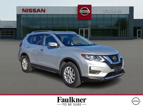 Used 2020 Nissan Rogue SV image 1