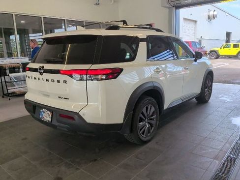 Used 2022 Nissan Pathfinder SV AWD/4WD image 3