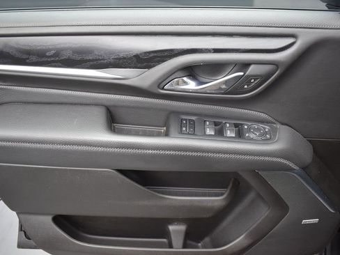 Used 2021 GMC Yukon XL Denali w/ Denali Premium Package image 11