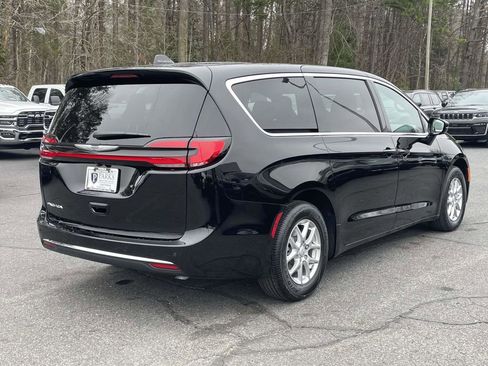 New 2026 Chrysler Pacifica Select image 8