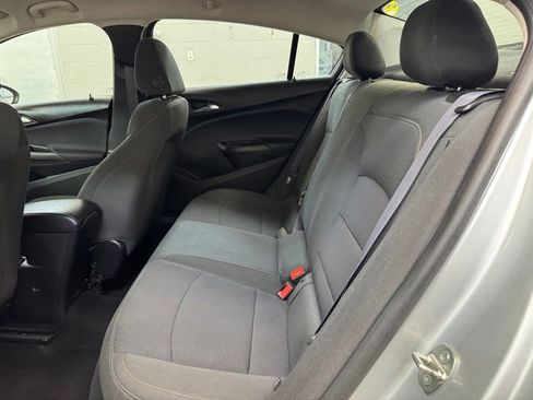 Used 2017 Chevrolet Cruze LS FWD image 17