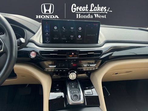 Used 2025 Acura MDX SH-AWD w/ Technology Package image 11
