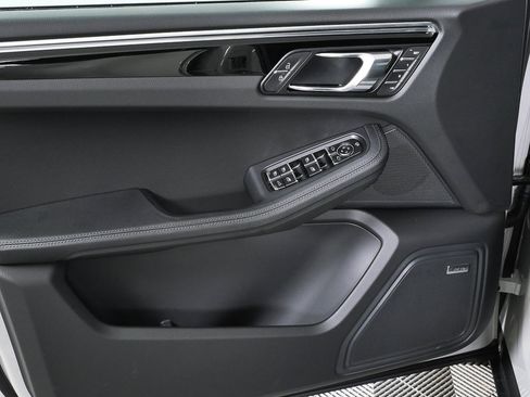 New 2026 Porsche Macan S image 6