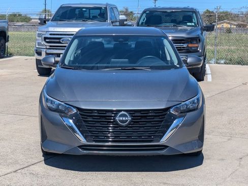 Used 2024 Nissan Sentra SV image 2