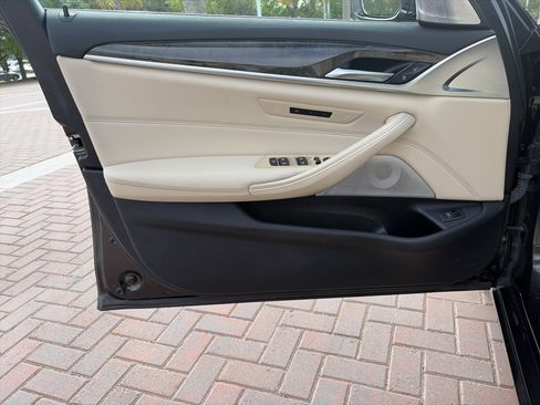 Used 2018 BMW 540i w/ Premium Package image 14