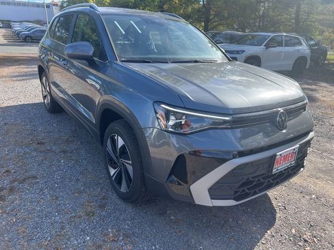 New 2025 Volkswagen Taos SE image 3