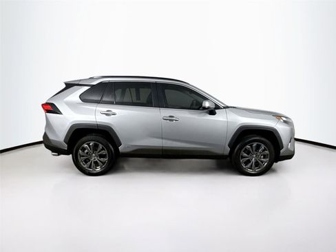 Certified 2022 Toyota RAV4 XLE Premium image 9