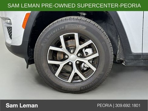 Used 2024 Jeep Grand Cherokee Limited image 30