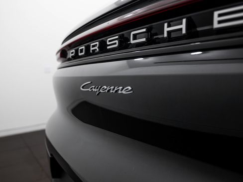 Certified 2026 Porsche Cayenne AWD/4WD image 26
