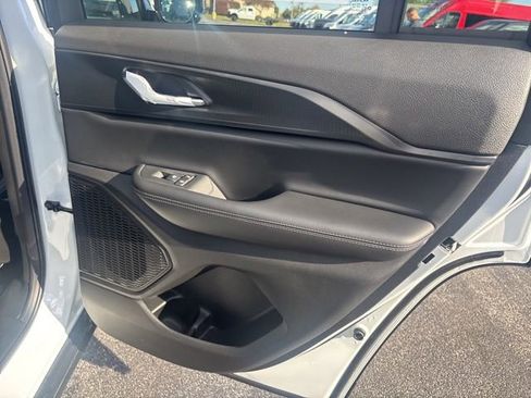 New 2025 Jeep Grand Cherokee Altitude w/ Trailer Tow Package image 12