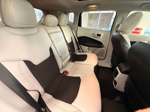 Used 2018 Jeep Compass Latitude w/ Popular Equipment Group image 18