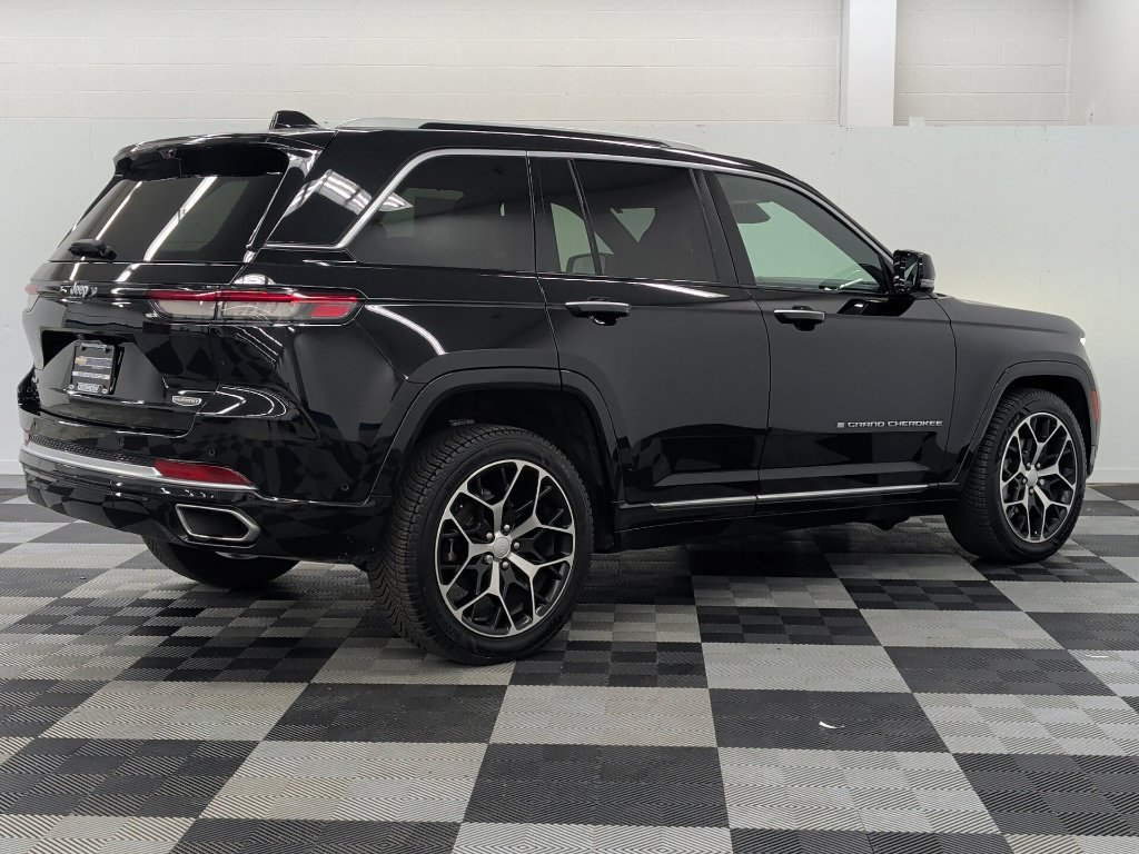 Used 2023 Jeep Grand Cherokee Summit AWD/4WD image 8
