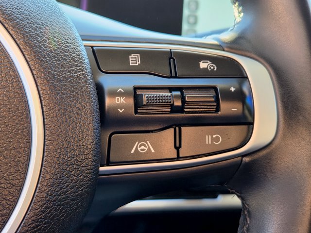 Used 2024 Kia Sportage EX FWD image 25