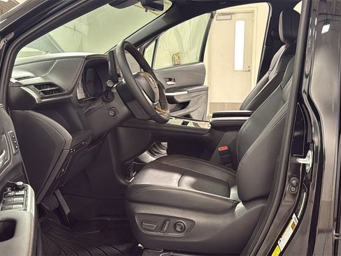 Certified 2025 Toyota Sienna Limited image 12