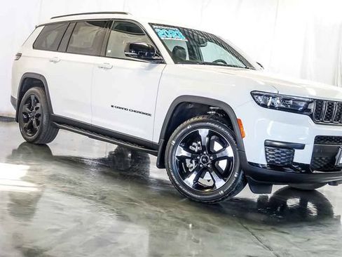 Used 2023 Jeep Grand Cherokee L Laredo AWD/4WD image 5