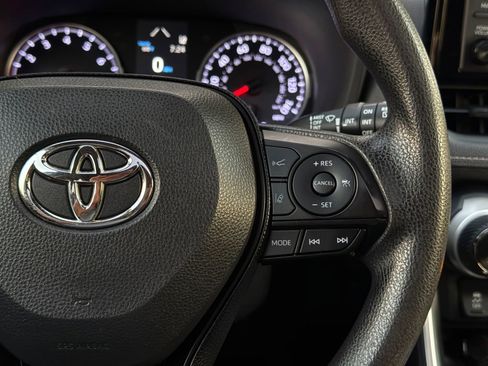 Used 2019 Toyota RAV4 XLE w/ Convenience Package FWD image 29