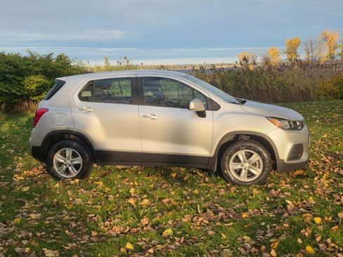 Used 2018 Chevrolet Trax LS AWD/4WD image 19