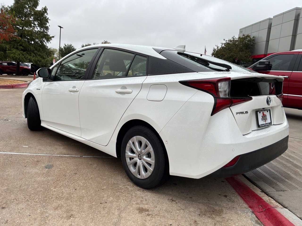 Used 2021 Toyota Prius LE FWD image 8