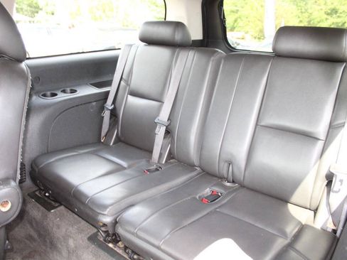 Used 2013 Cadillac Escalade ESV Luxury AWD/4WD image 22