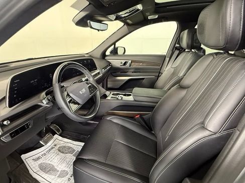 Certified 2026 Cadillac Vistiq Sport w/ LPO, Floor Liner Package AWD/4WD image 17