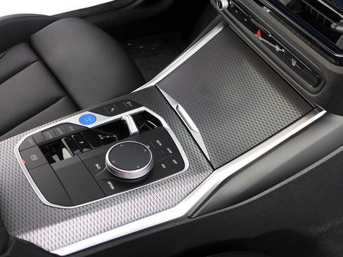 Used 2025 BMW i4 eDrive40 image 15