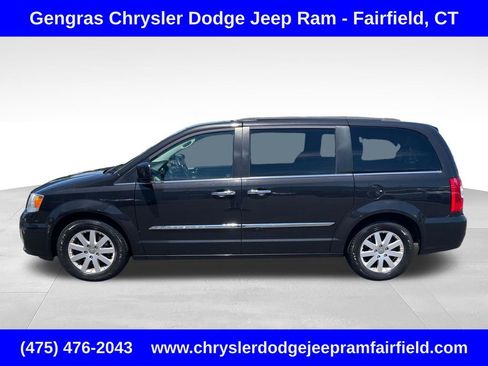 Used 2015 Chrysler Town & Country Touring w/ Driver Convenience Group FWD image 4