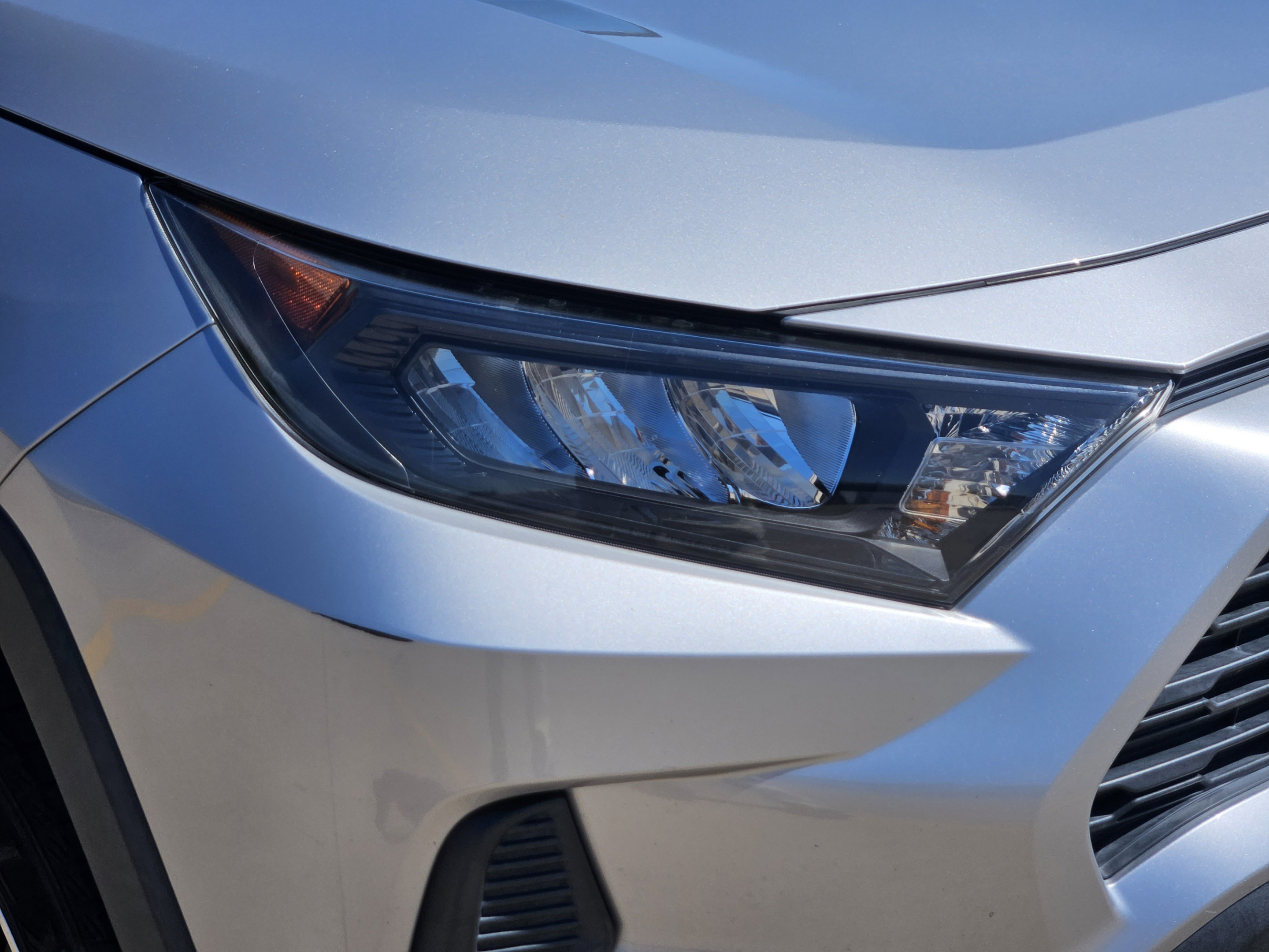 Used 2019 Toyota RAV4 LE FWD image 6