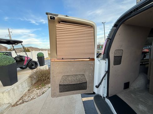 Used 2002 Chevrolet Express 2500 w/ Preferred Equipment Group 2 image 27