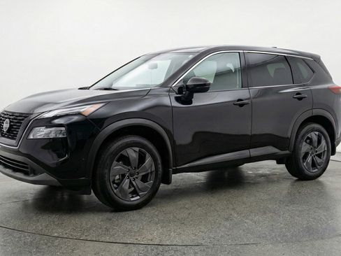 Used 2025 Nissan Rogue SV image 3