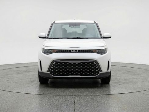 Used 2025 Kia Soul LX w/ LX Technology Package FWD image 2