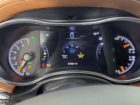 Used 2020 Jeep Grand Cherokee Overland AWD/4WD image 3
