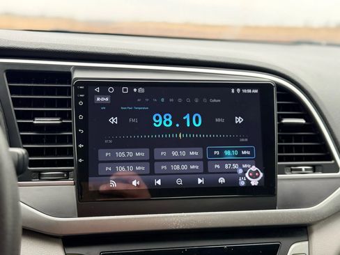 Used 2018 Hyundai Elantra SE image 30