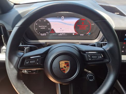 Used 2024 Porsche Cayenne AWD/4WD image 15