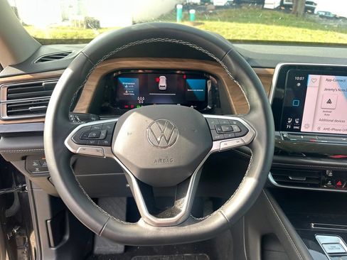 Used 2025 Volkswagen Atlas SE FWD image 39