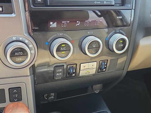 Used 2014 Toyota Sequoia Platinum RWD image 21