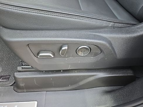 Used 2025 GMC Yukon Denali image 42