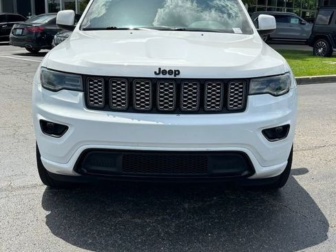 Used 2021 Jeep Grand Cherokee Laredo X AWD/4WD image 4