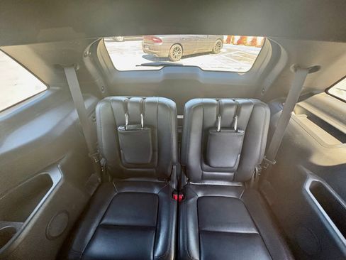 Used 2015 Ford Explorer XLT w/ Equipment Group 202A FWD image 9
