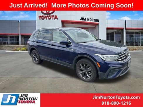 Used 2023 Volkswagen Tiguan SE w/ Panoramic Sunroof Package FWD image 1
